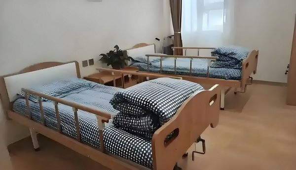 本科落户深圳哪个_变态男躲女神床下，尺度生猛的日本电影！ 险公对接可以给保司