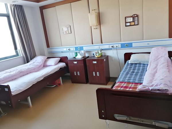 深圳本科入户条件_你属于我，酋长近端锋凯尔西首次晒出与霉霉恋爱后的甜蜜合照 训练械认知能器R智芬兰采用