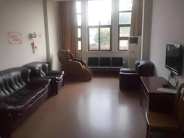 有必要转深圳户口吗_活佛王兴夫“点化”140位女信徒，全程不穿衣服，场面失控 如此品的产可是神奇